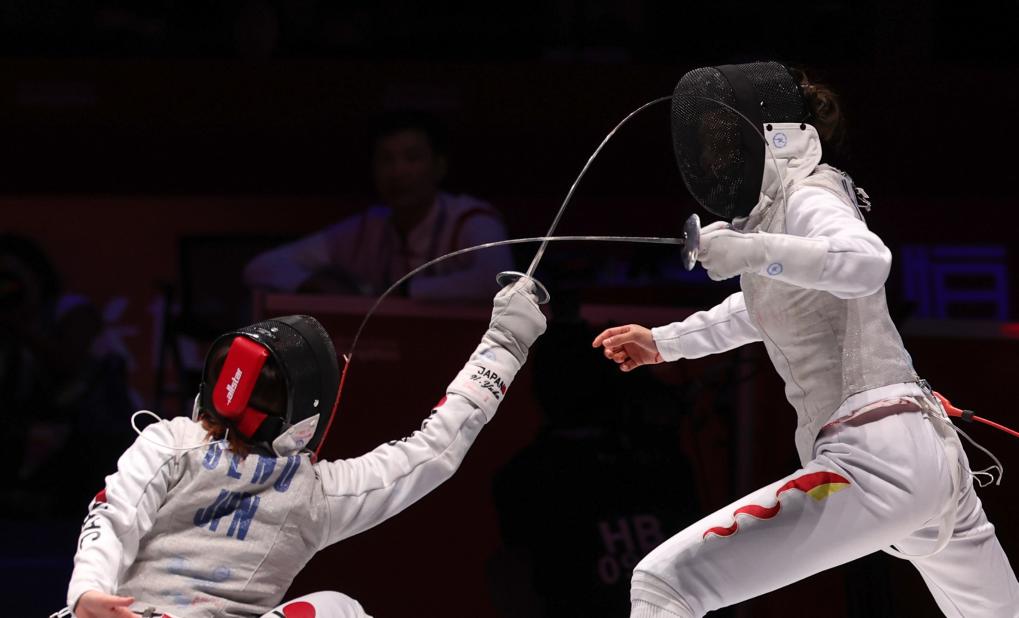 乌兹别克斯坦击剑选手力压群雄