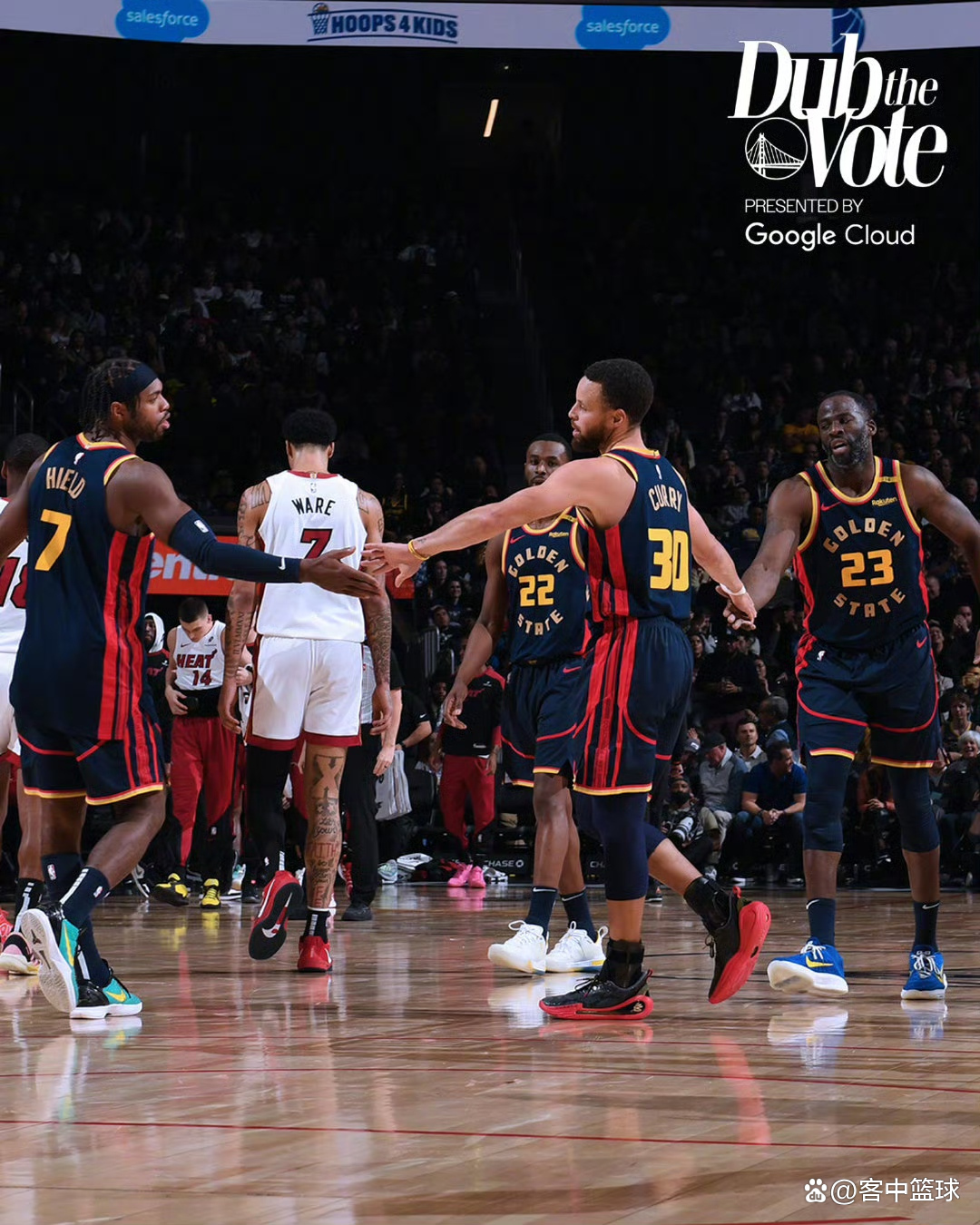 勇士在客场击败黄蜂，库里火力全开的简单介绍