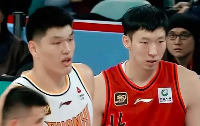 教练团队调整战术备战下一场