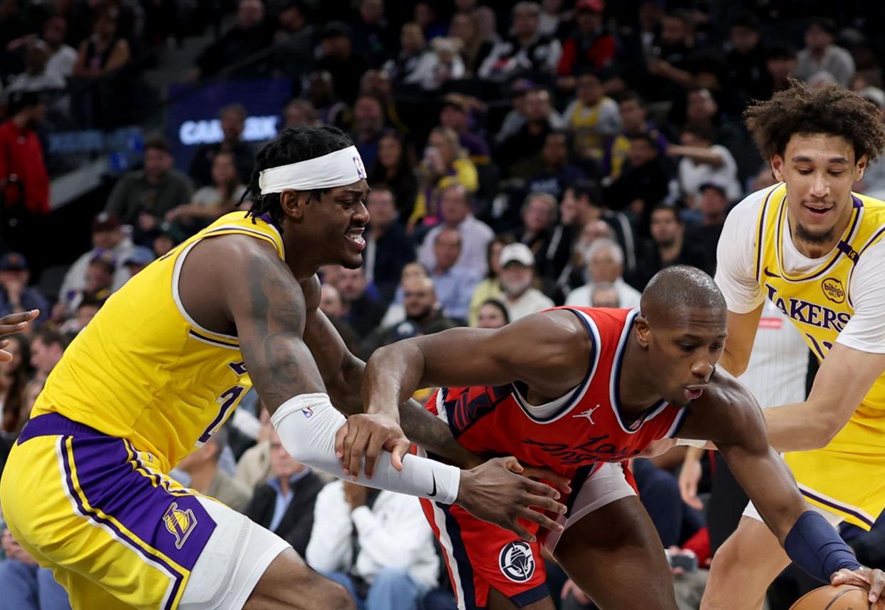 关于湖人新援发威，热火惨遭苦主的信息