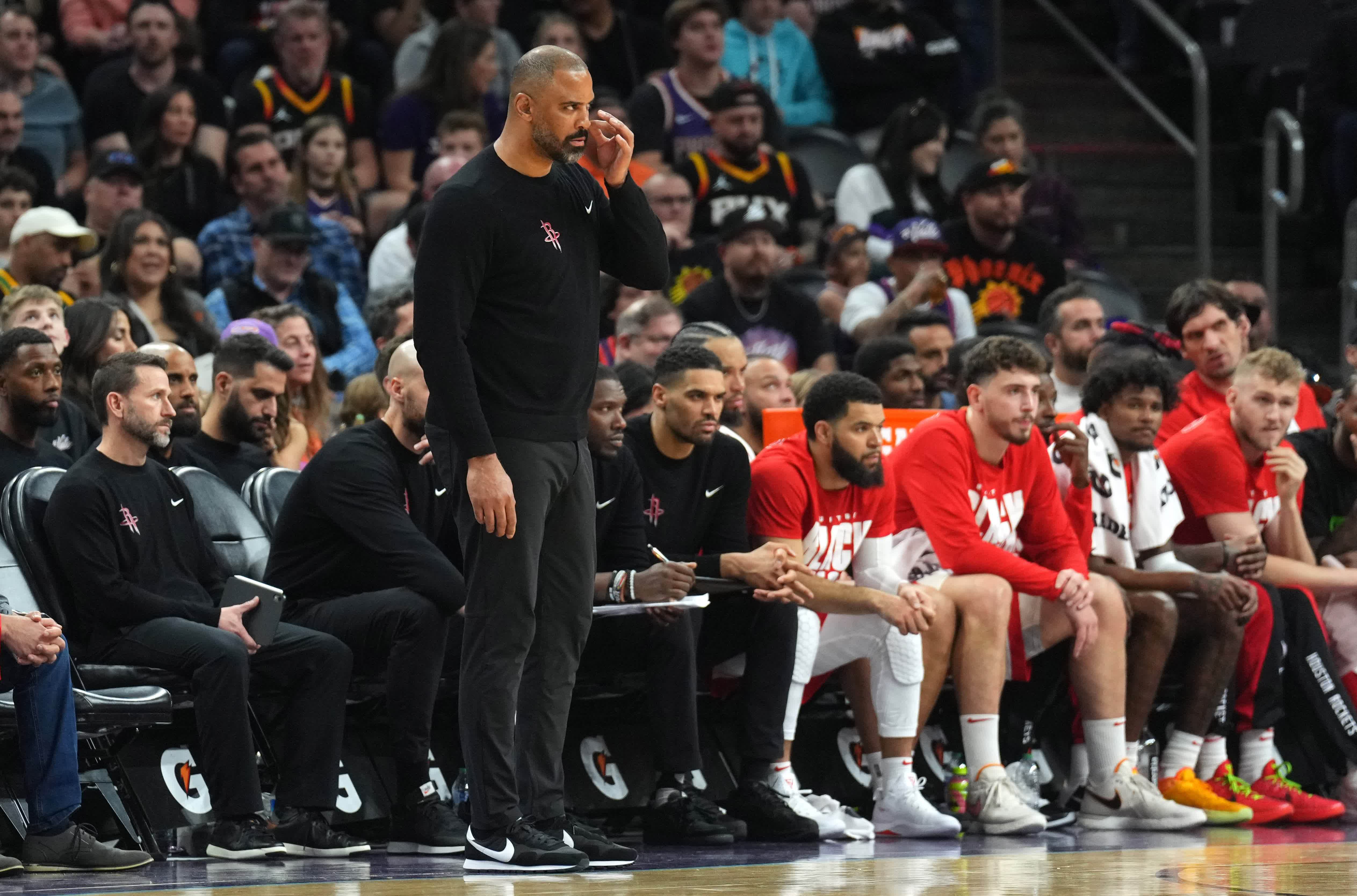 包含火箭队战胜灰熊全队表现出色，连胜止跌的词条